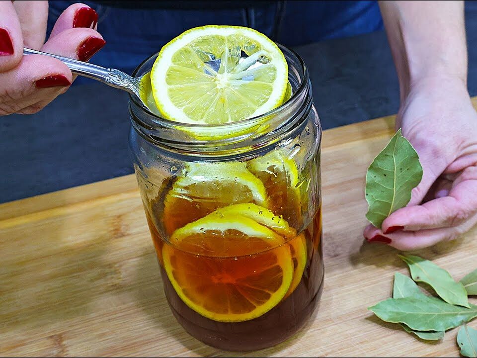 Cleanse Your Lungs and Stop Coughing: A Natural Syrup of Bay Leaf and Lemon