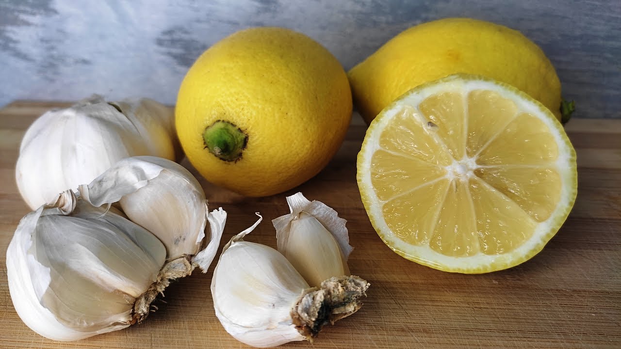 Natural Remedy for Cleaning Blood Vessels: Lemon and Garlic Recipe