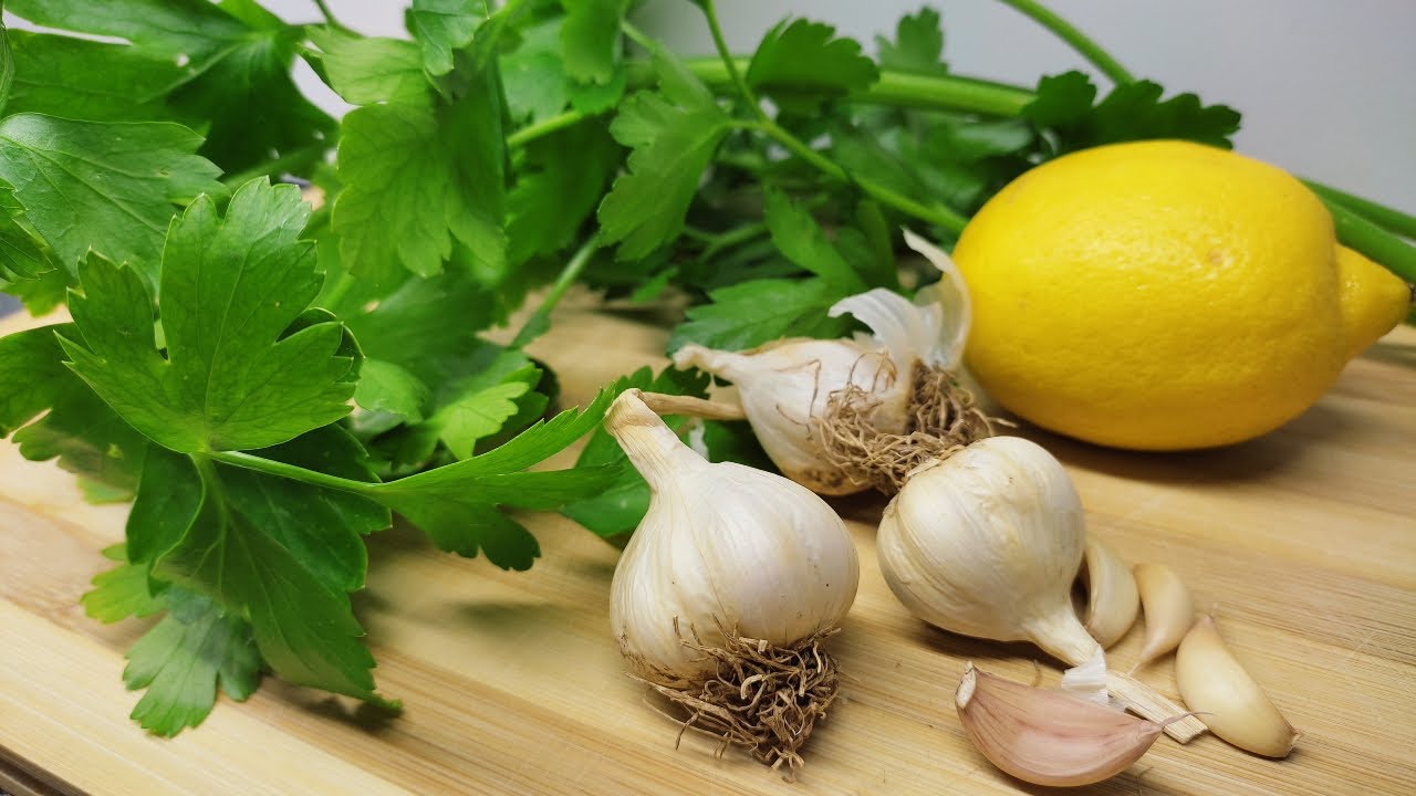 How to Lower High Blood Pressure Naturally in 5 Minutes with Parsley, Lemon, and Garlic