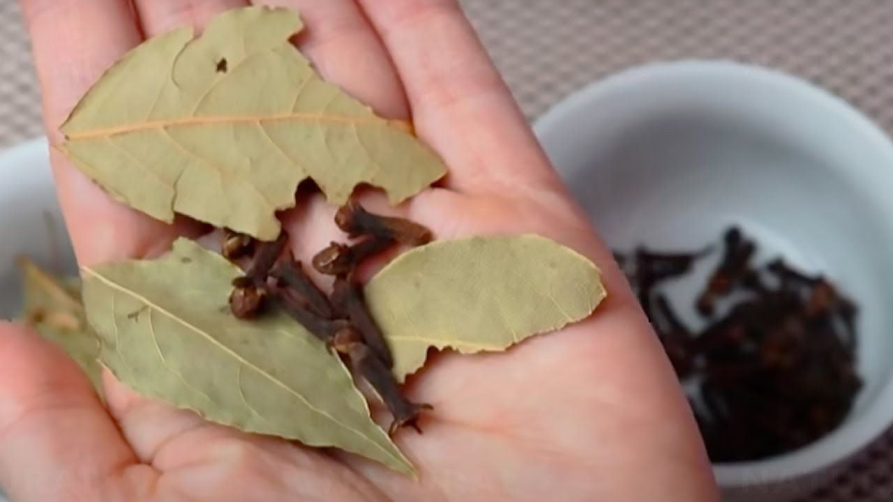 Bay Leaf & Clove Tea Recipe to Fight Joint Pain and Inflammation